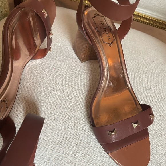 TED BAKER 39 Biah Brown 100% Leather Wood Block Heel Ankle Sandle With Bow Studs - Picture 8 of 14